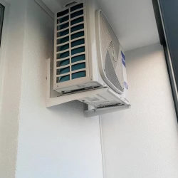 Установка кондиционера на балконе